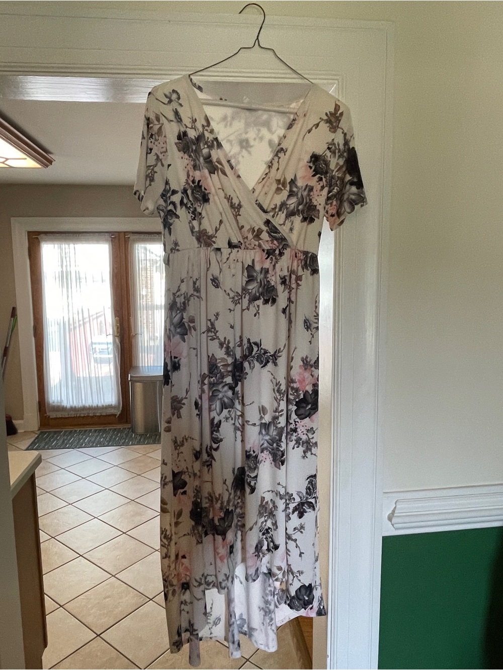 Floral V-Neck Dress in Cream and Pink Size L